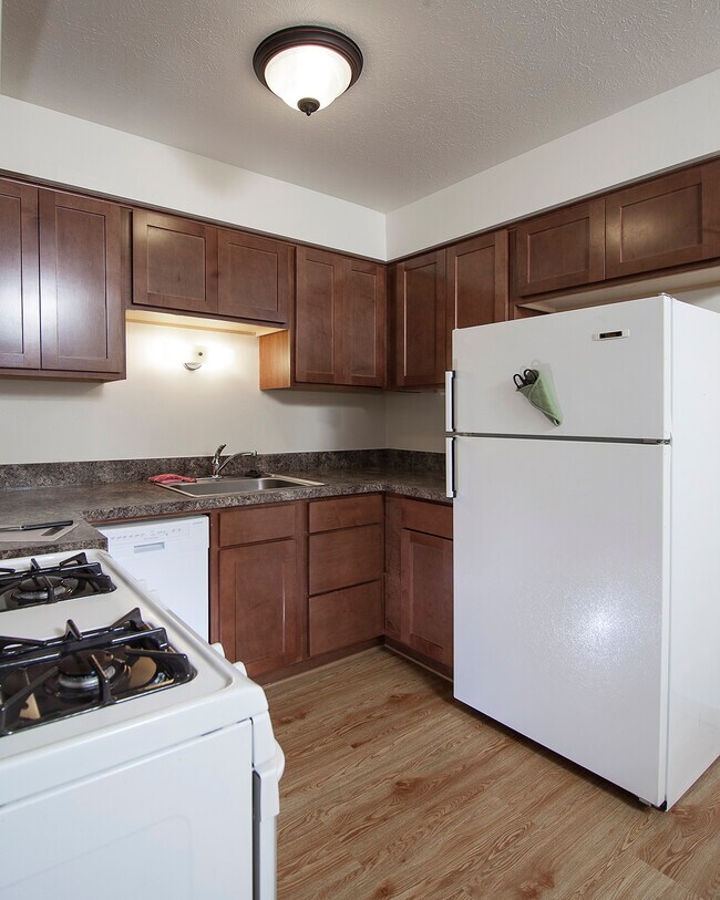 Foto del edificio - Holiday Center Apartments