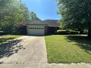 Building Photo - 3663 Beacon Dr