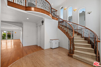 Building Photo - 7822 Truxton Ave