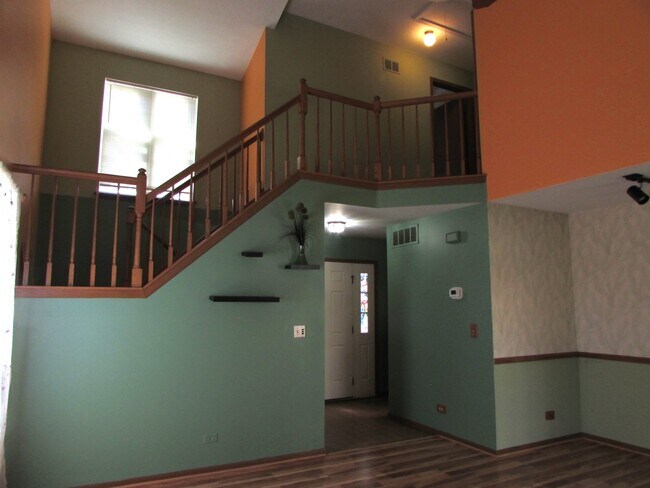 Foto del edificio - 607 Sutton Ct