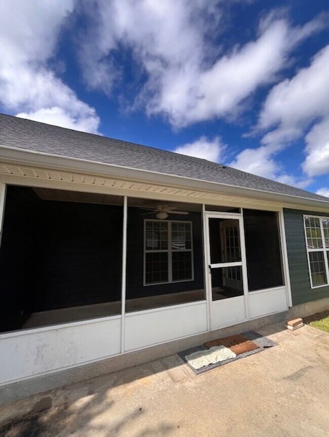 Building Photo - Home in The Highlands