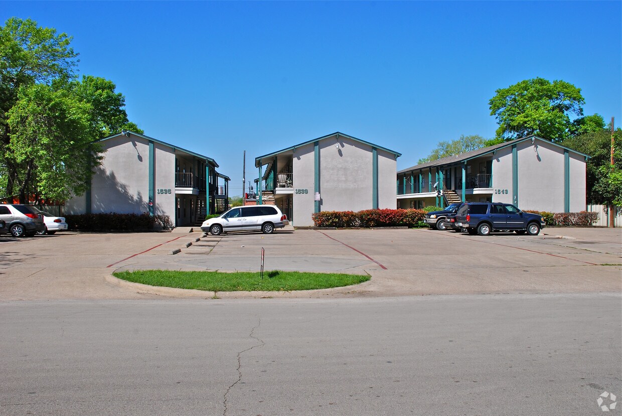 1535-1543 Conner Dr - La Laguna Apartments