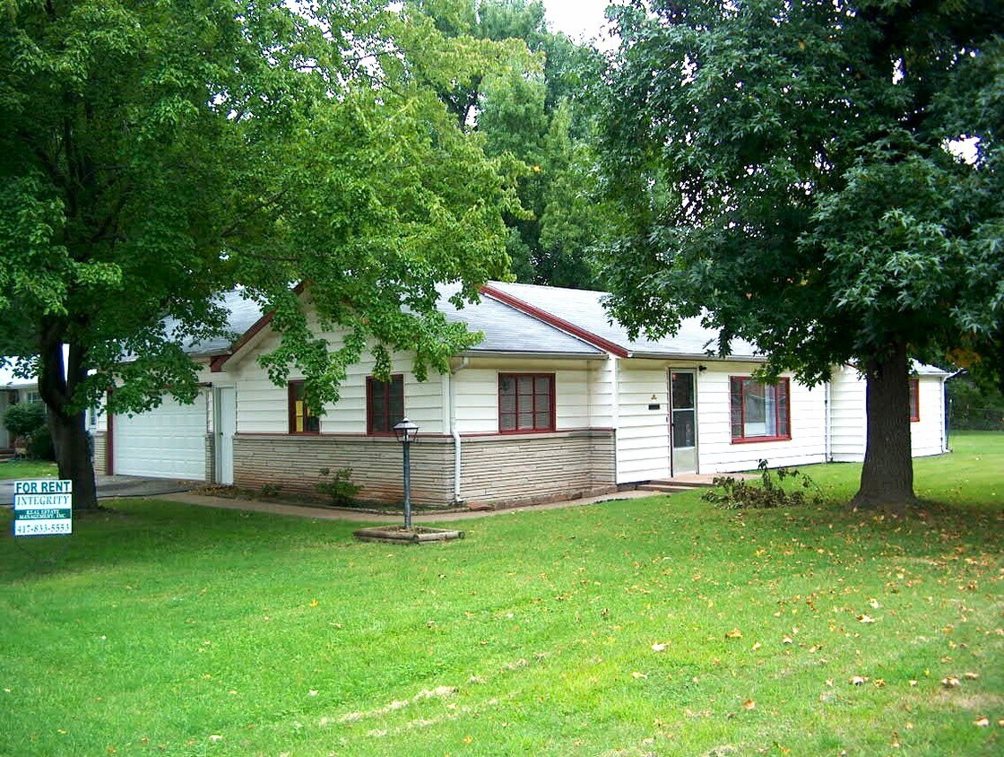 2342 S Kings Ave, Springfield, MO 65807 House Rental in Springfield