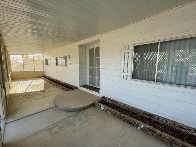 Foto del edificio - Partially Furnished Manufactured Home on its own Large Corner Lot! *No HOA*