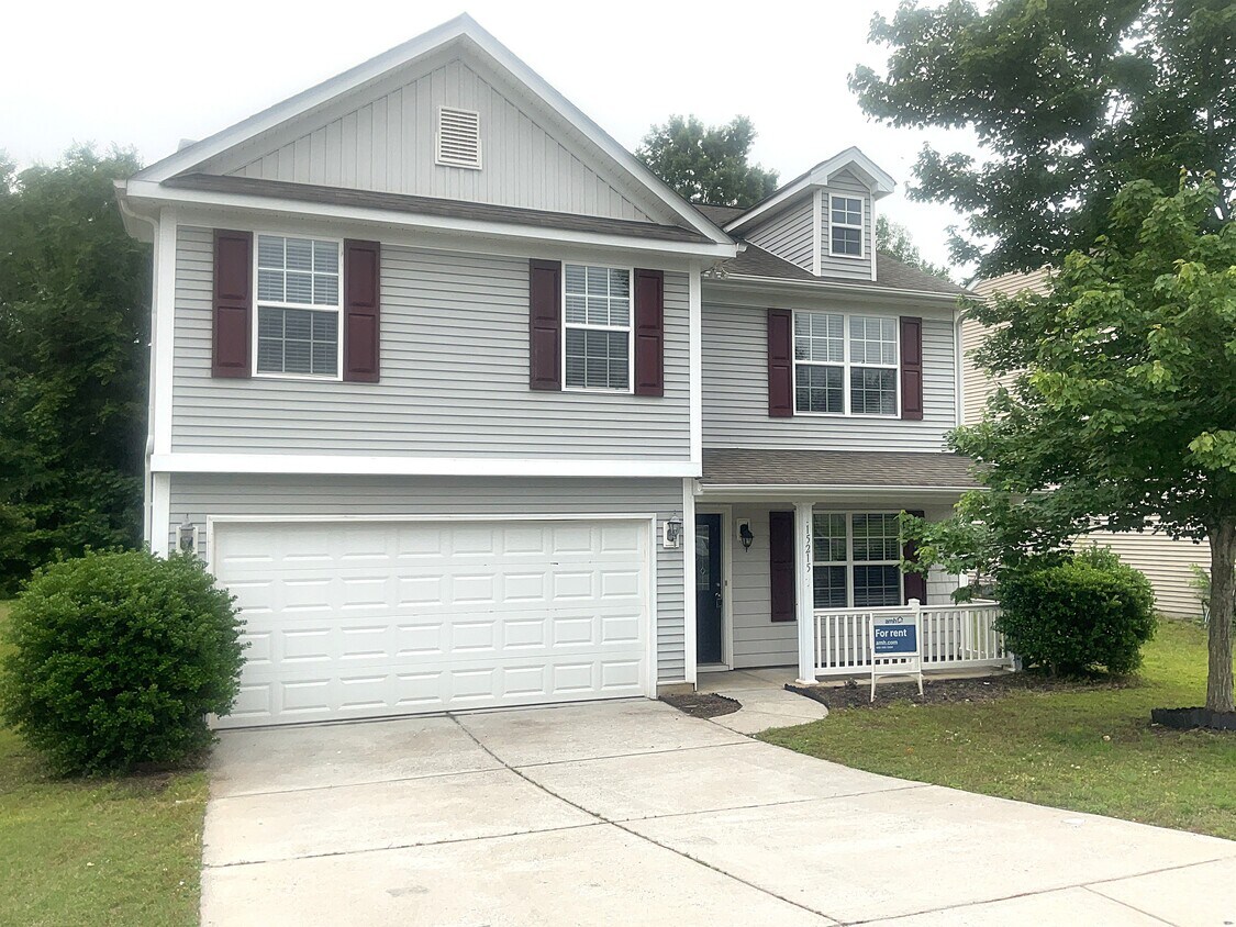 Foto principal - 15215 Edgewater Forest Ln