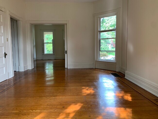 Livingroom - 1236 Cherokee Rd