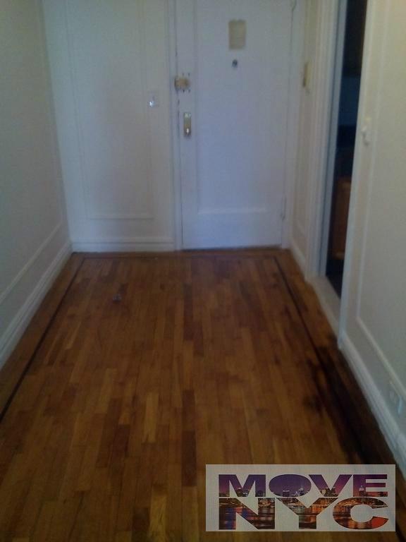 Building Photo - 100 E Mosholu Pky S