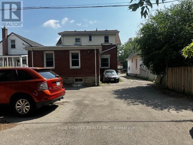 Photo du bâtiment - 379 Wharncliffe Rd S