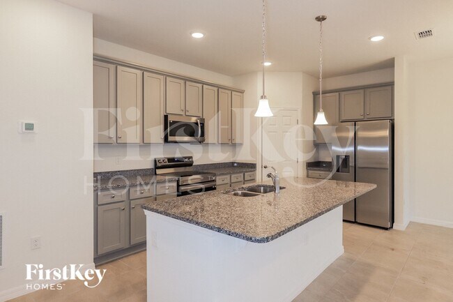 Building Photo - 405 Reina Wy