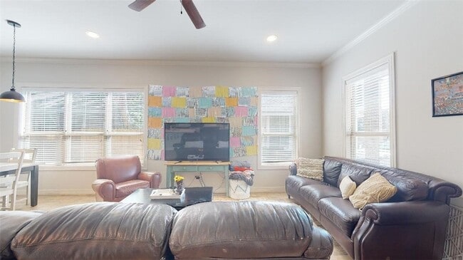 Photo - 105 Luther St House