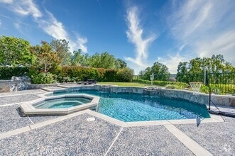 Building Photo - 16 Oakmont