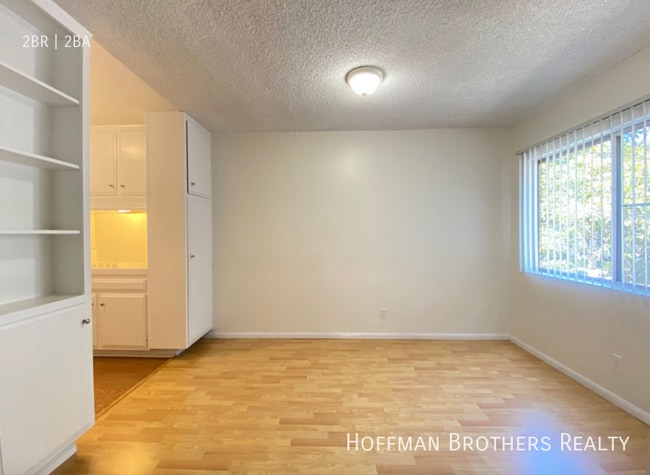 Building Photo - 319 S Clark Dr