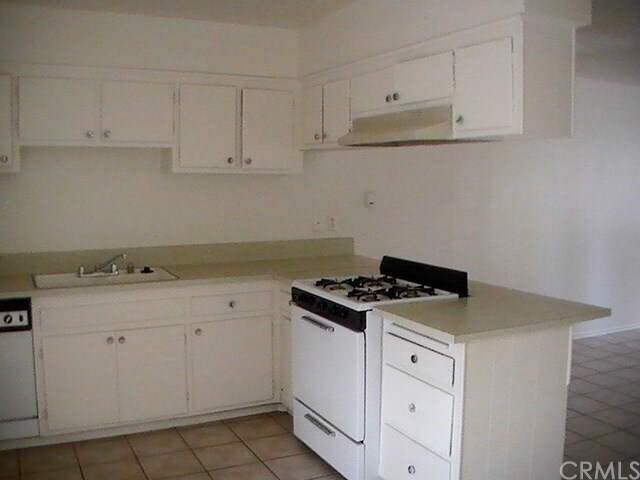 Primary Photo - 1140 Cero Ct