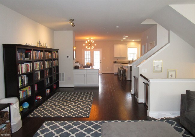 Building Photo - 4 br, 3.5 bath Townhome - 2580 Twin Birch Rd
