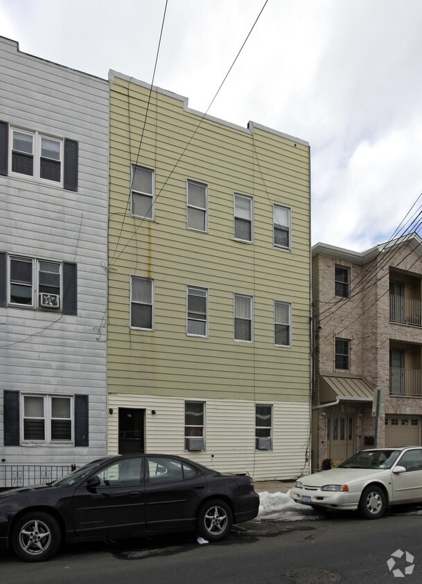 Building Photo - 74 Hutton St