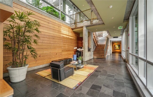 Foto del edificio - 2717 Western Ave
