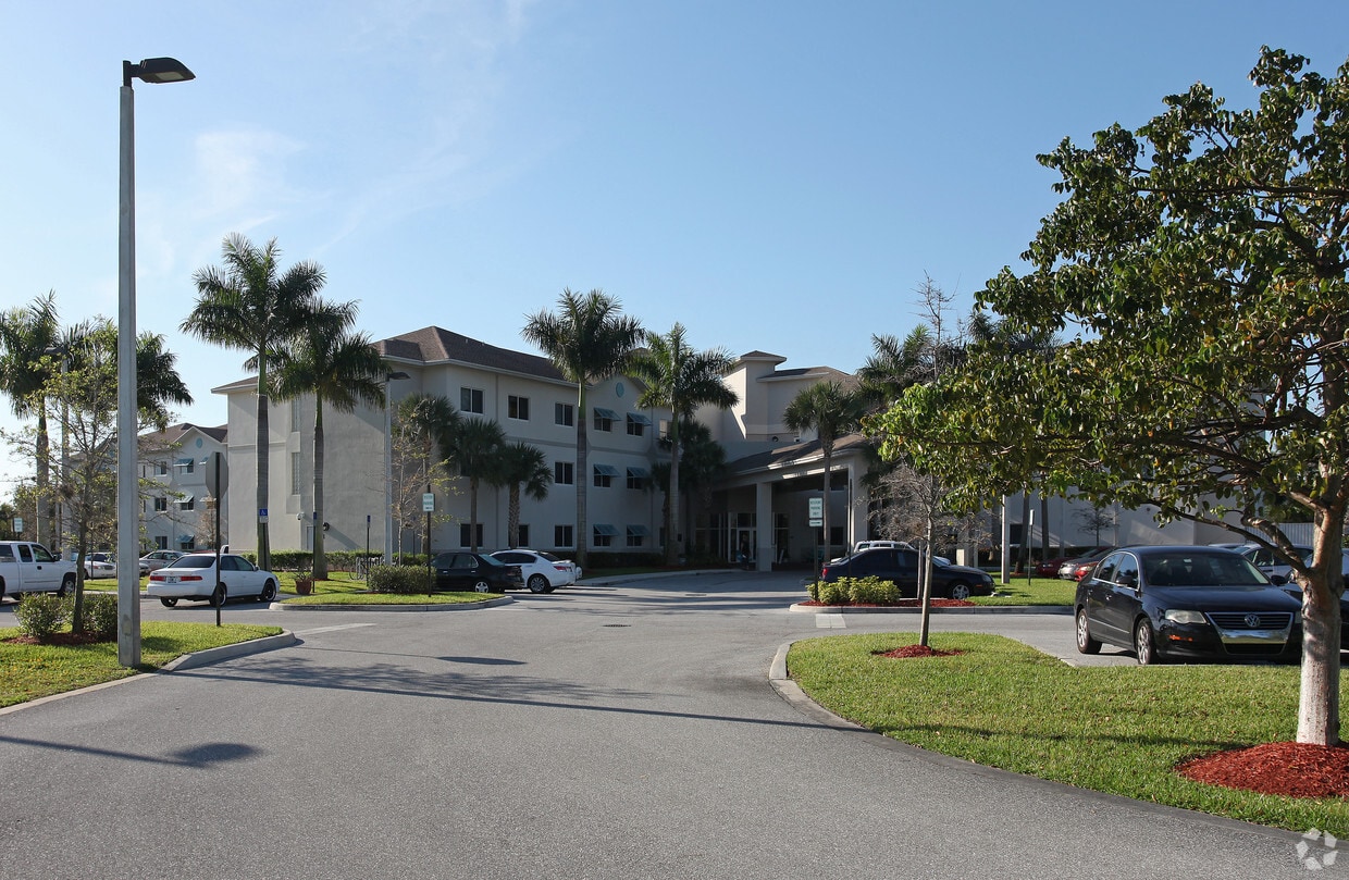 Primary Photo - Villa Regina