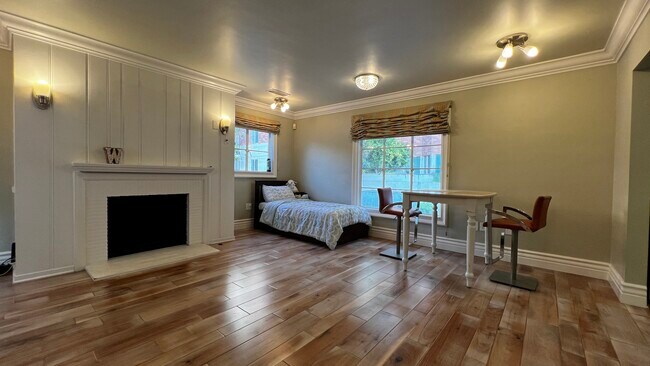 Foto del edificio - 10830 Lindbrook Dr