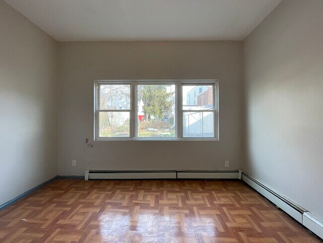 Building Photo - 24 Beacon Ave