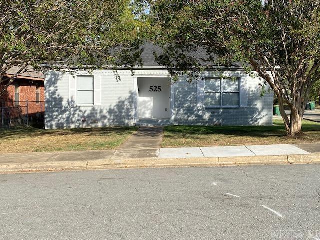 Primary Photo - 525 S Oak St