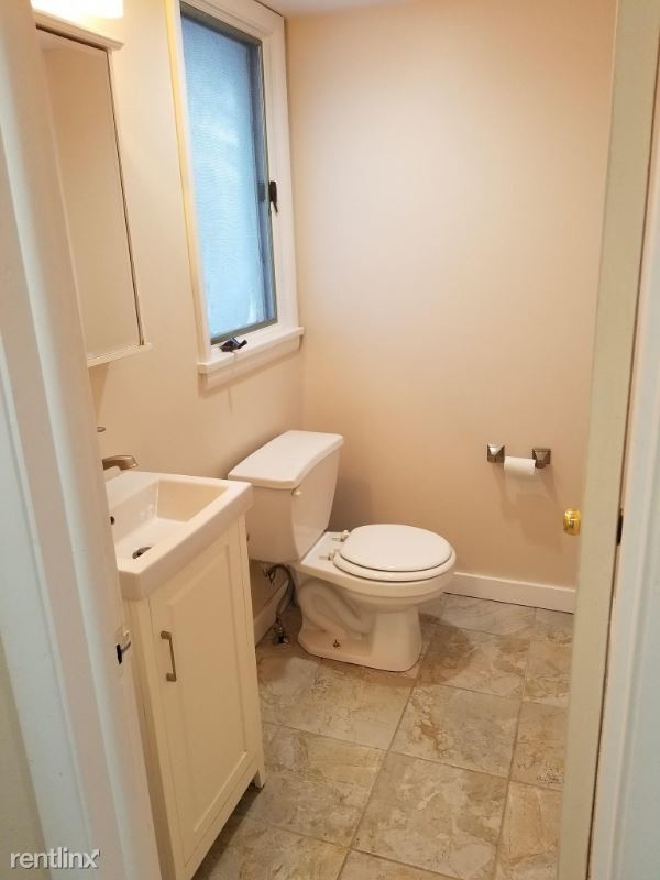 Building Photo - 3 br, 1.5 bath Apartment - 222 5th St West