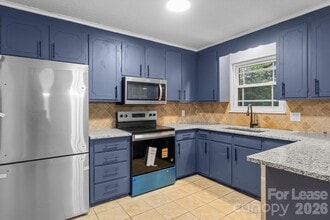 Building Photo - 5300 Hickory Ln