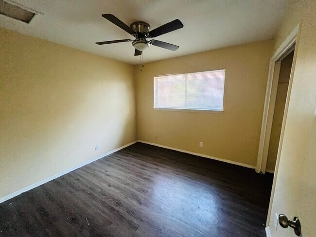 Building Photo - Remodeled 3/2/2 house