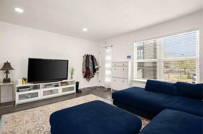 Building Photo - 6409 Burns St