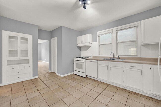 Building Photo - 1336 W Cullerton St