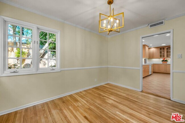 Foto del edificio - 125 S Saltair Ave