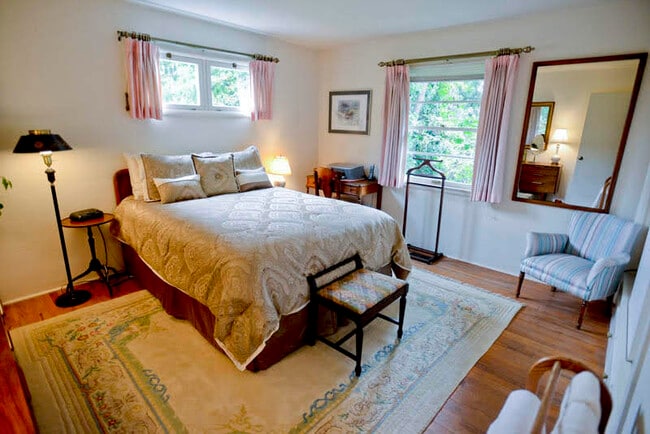 MASTER BEDROOM - 734 Elkader St