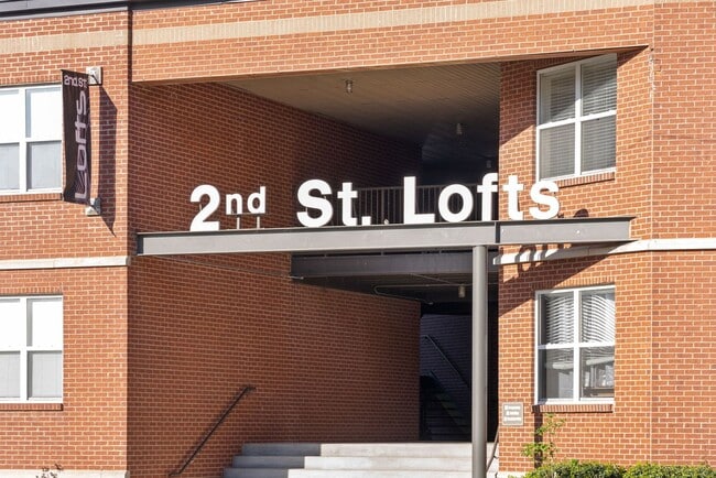 Building Photo - Beautiful 2 Bedroom Condo For Rent Near APSU!