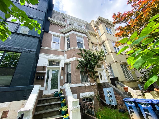 Building Photo - 1510 Park Rd NW
