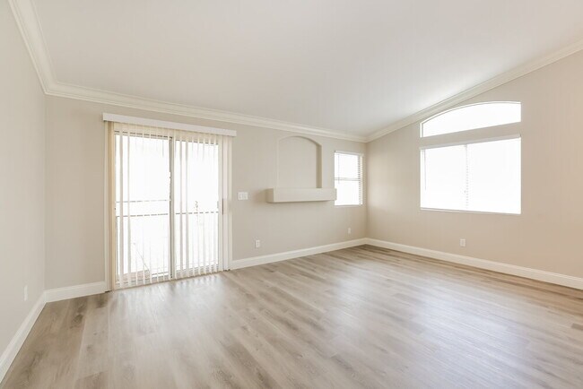 Building Photo - 121 Skytop Dr