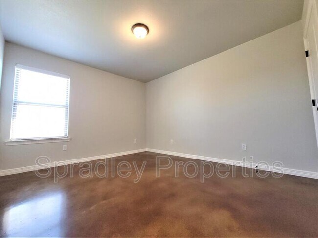 Building Photo - 1000B Sparrow Cove