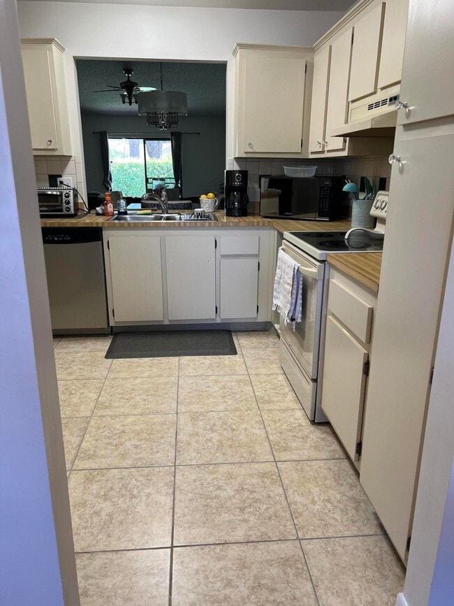Building Photo - 6724 Bridlewood Ct