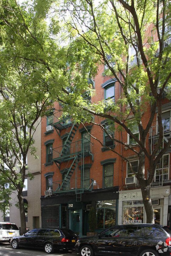 Primary Photo - 212 Forsyth St