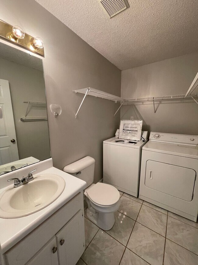 Foto del edificio - Foxhill Commons - 12 Month Minimal Lease!