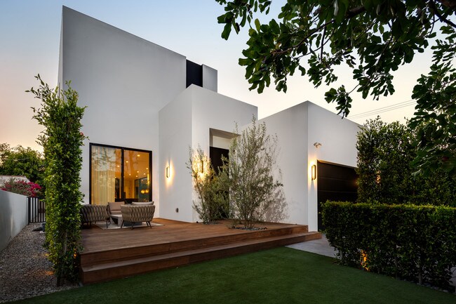 Building Photo - 133 N Edinburgh Ave