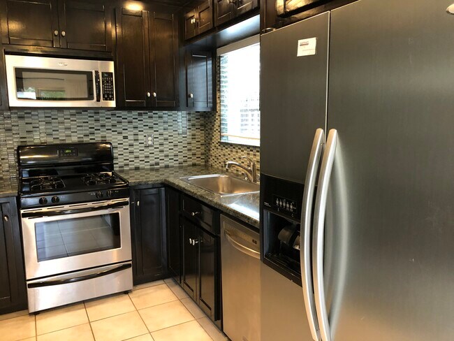 Foto del edificio - 2217 Boundary St