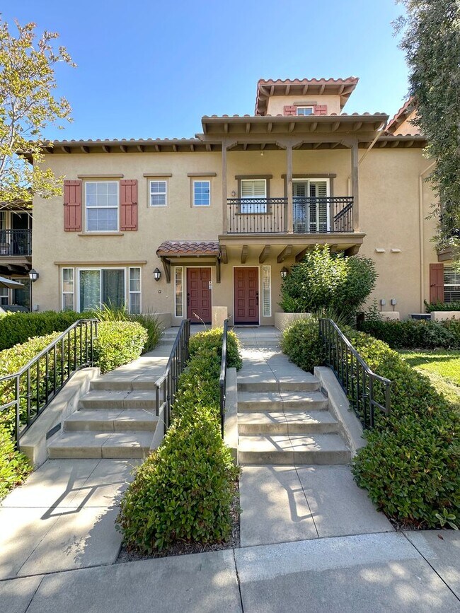 Foto del edificio - 2 BEDROOM 2.5 BATHROOM WITH LOFT HOME IN HIGHLY DESIRED BERKSHIRE TRACK
