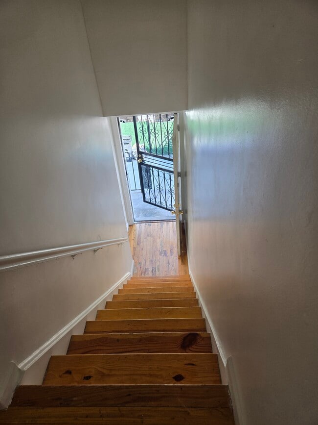 Foto del edificio - 1733 Montgomery Ave