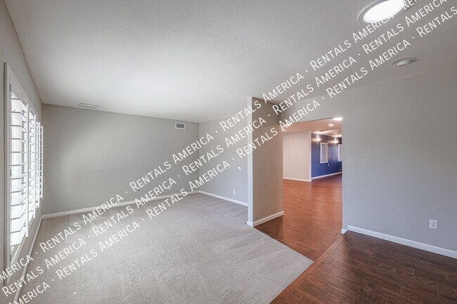 Foto del edificio - 1360 W Esplanade St