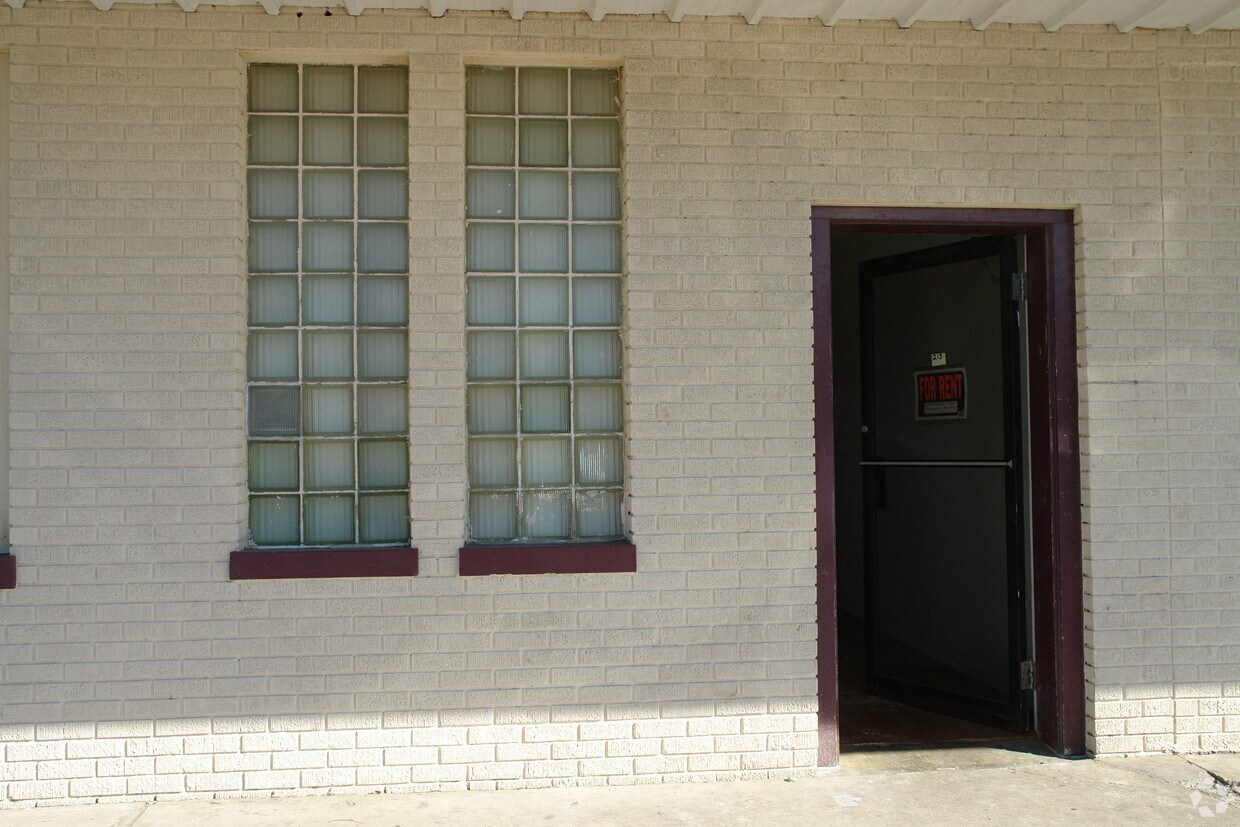 Foto del edificio - 213 Rachal Ave