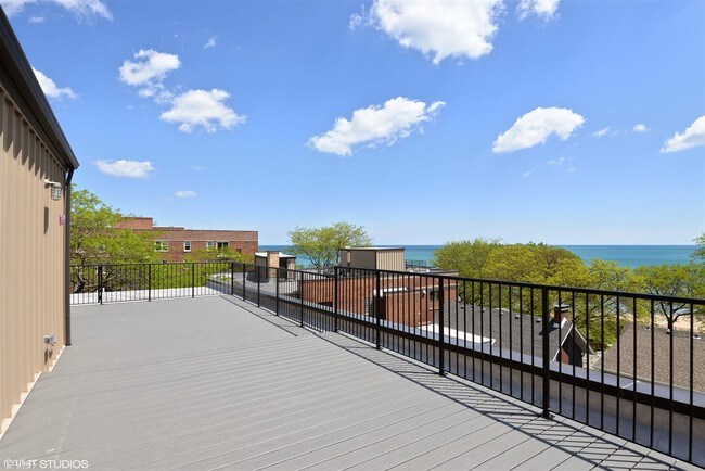 Building Photo - 493 Sheridan Rd