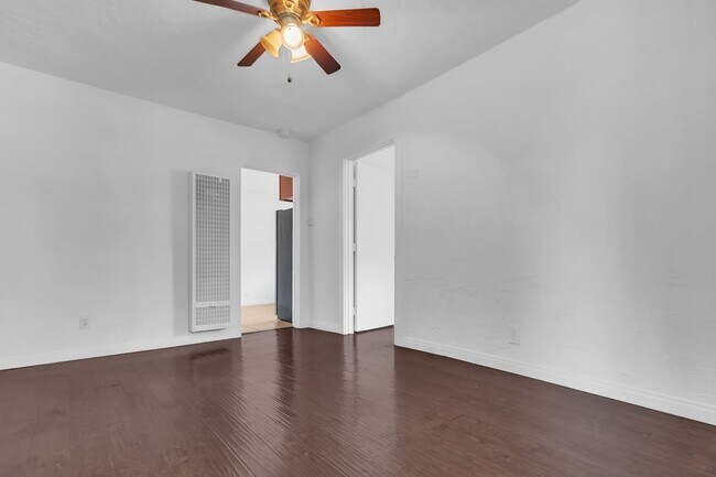 Building Photo - 447 E 101st St