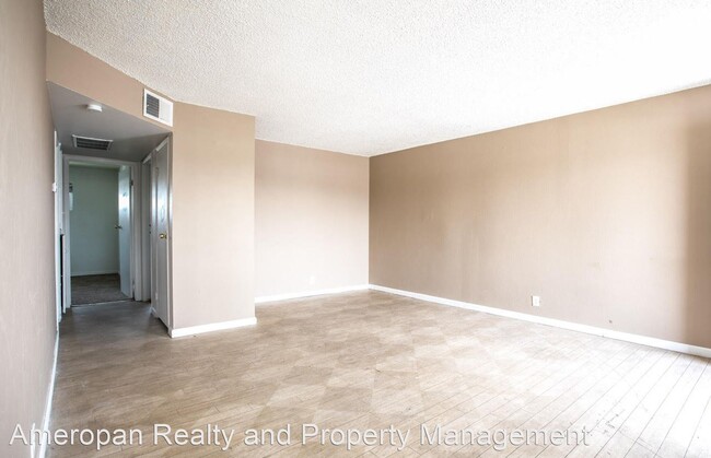 Building Photo - 2 br, 1 bath House - 5228 Pebble Beach #D