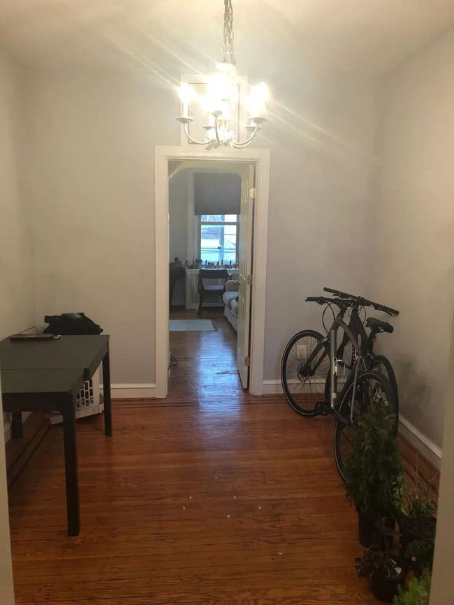 Den - 1434 Snyder Ave