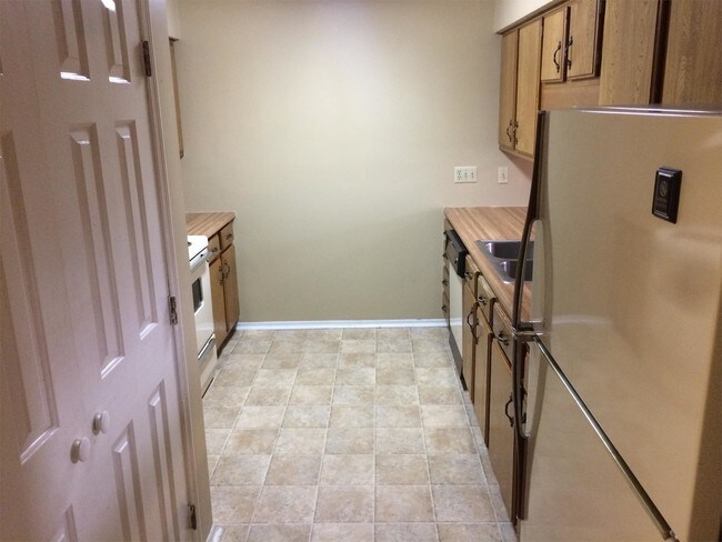 Building Photo - 1665 Foxhaven Dr