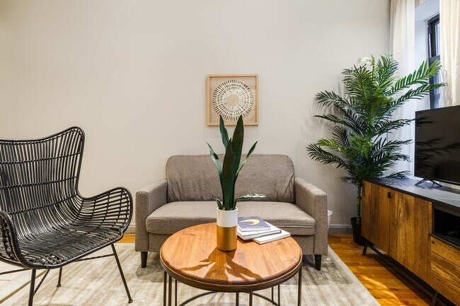 Foto del edificio - 317 East 75th Street